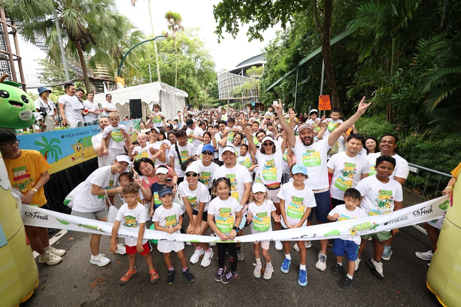 Runners setting off at the Cold Storage Kids Run
